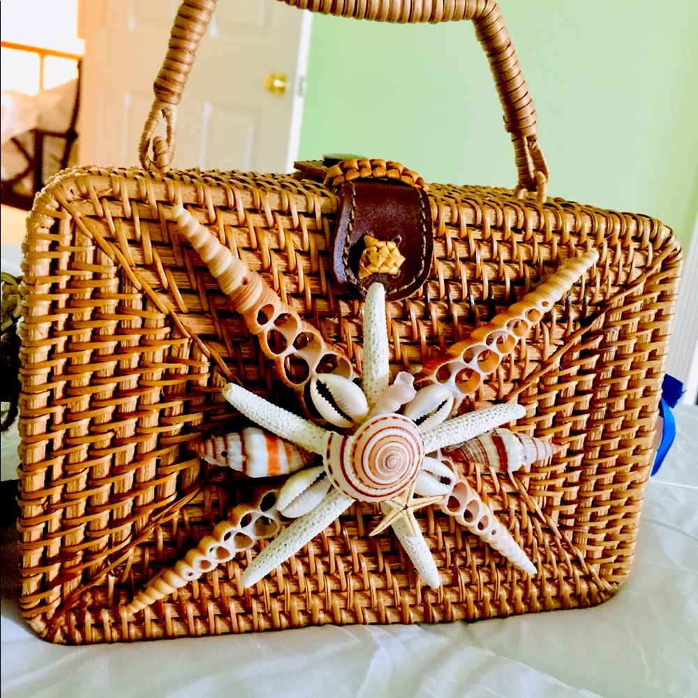 Rattan shell adorned purse